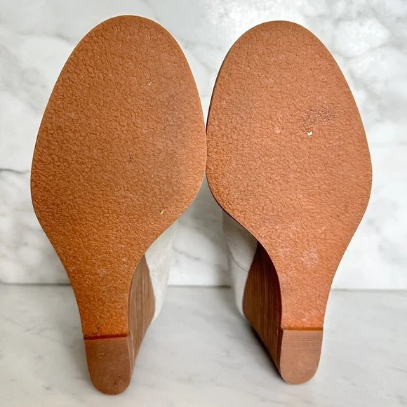 Lucky Gray Wedge Suede Boots Size 7 Like New - Picture 6 of 6